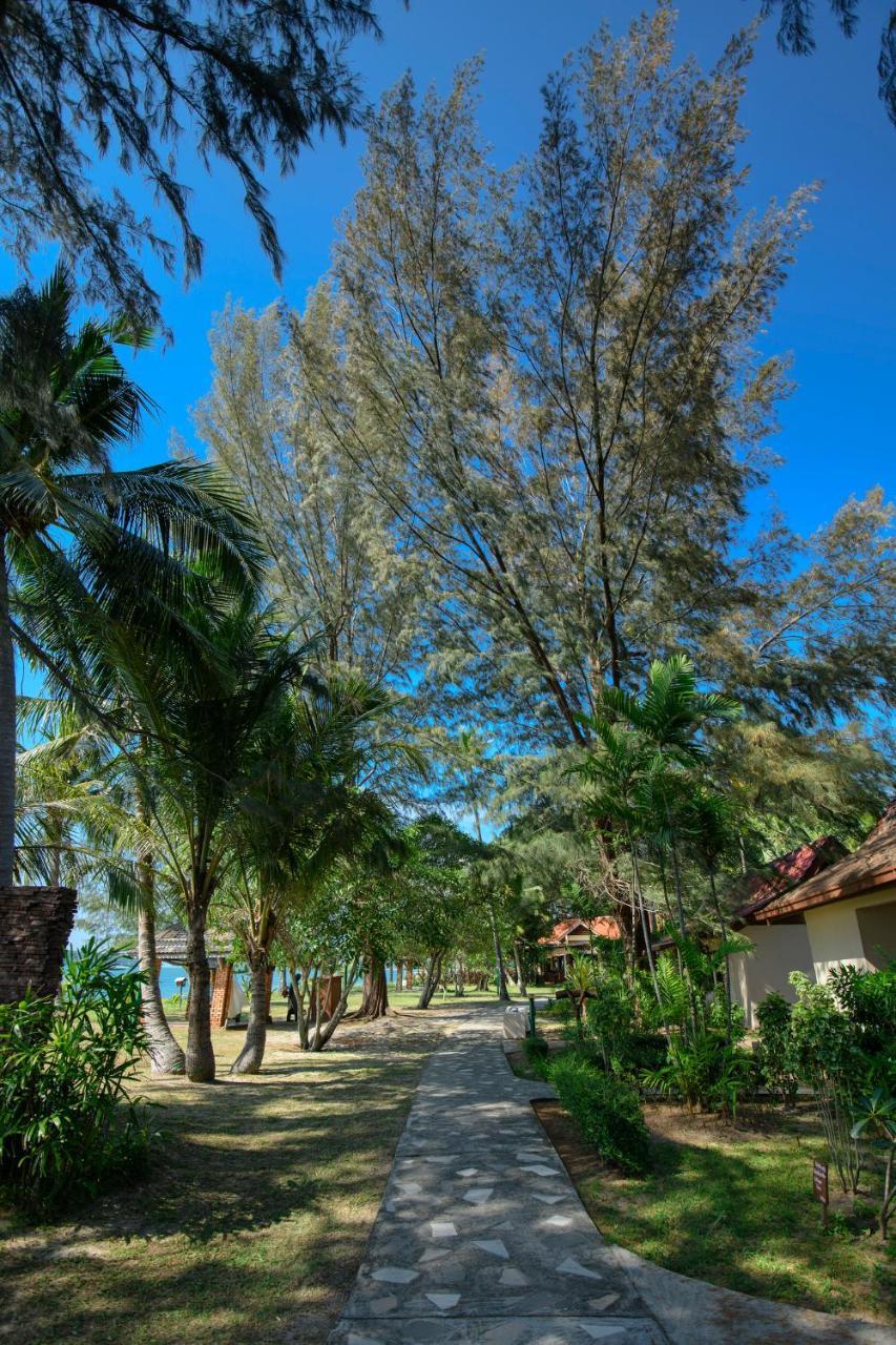 Frangipani Langkawi Resort Pantai Cenang  Bagian luar foto