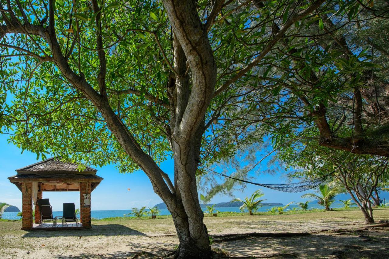 Frangipani Langkawi Resort Pantai Cenang  Bagian luar foto