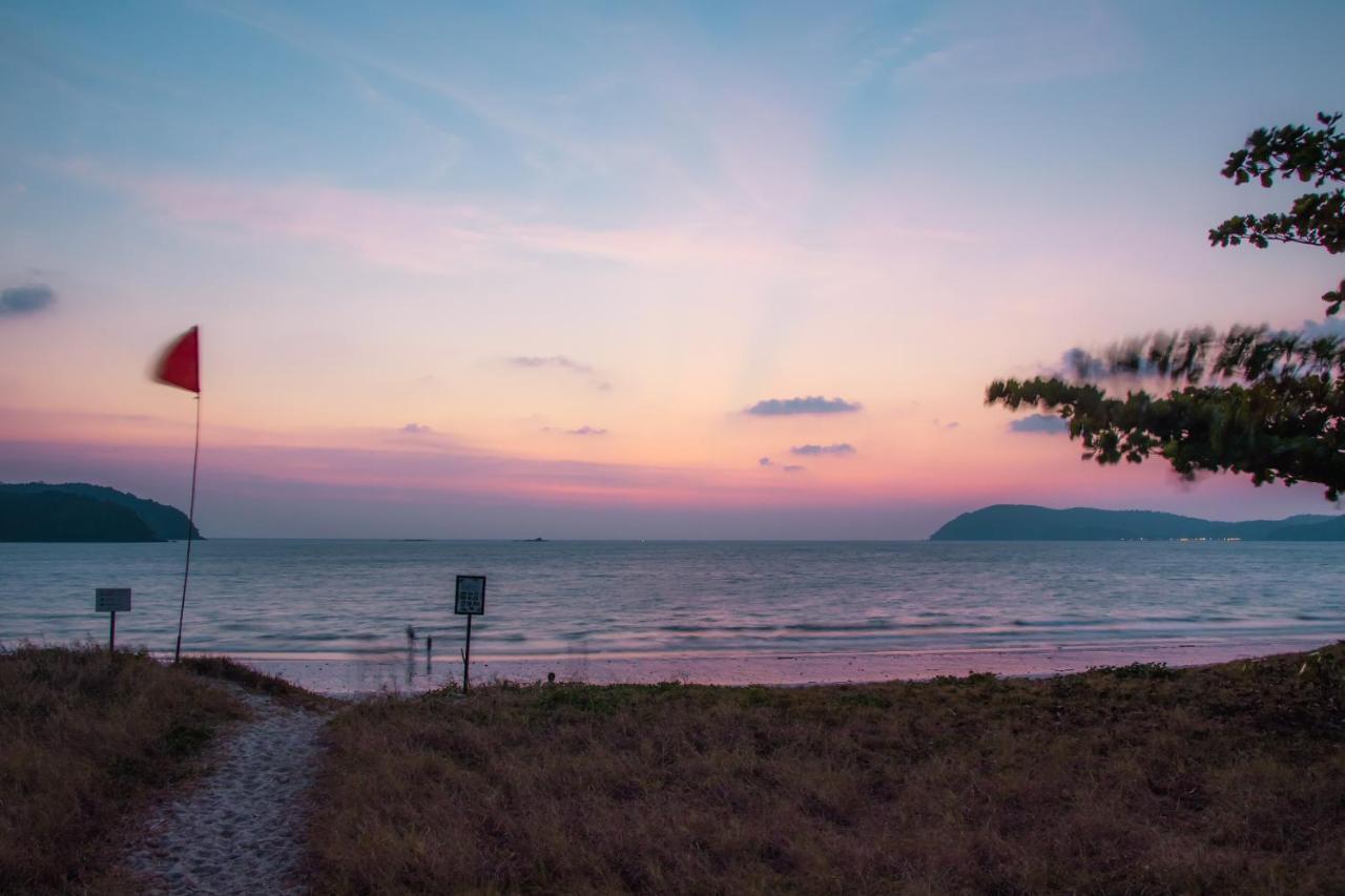 Frangipani Langkawi Resort Pantai Cenang  Bagian luar foto